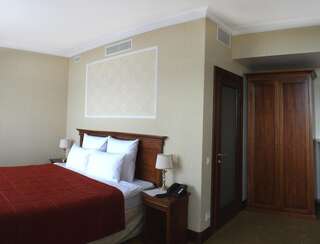 Гостиница Клуб Отель Яр Оренбург Улучшенный двухместный номер с 1 кроватью-7
